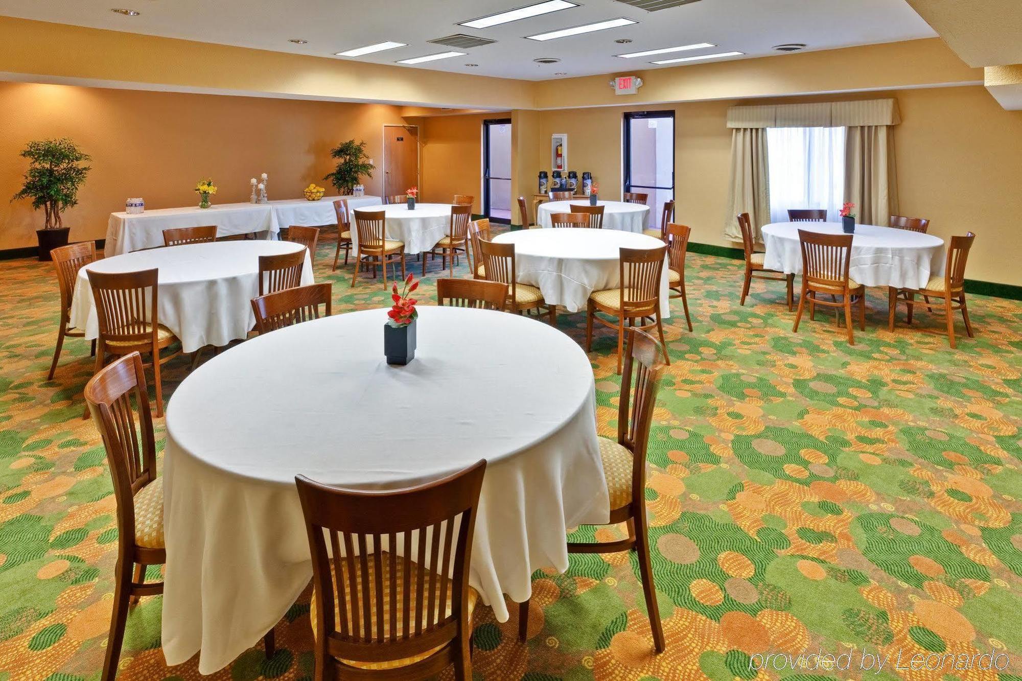 Holiday Inn Express Winfield - Teays Valley Hurricane Restaurace fotografie